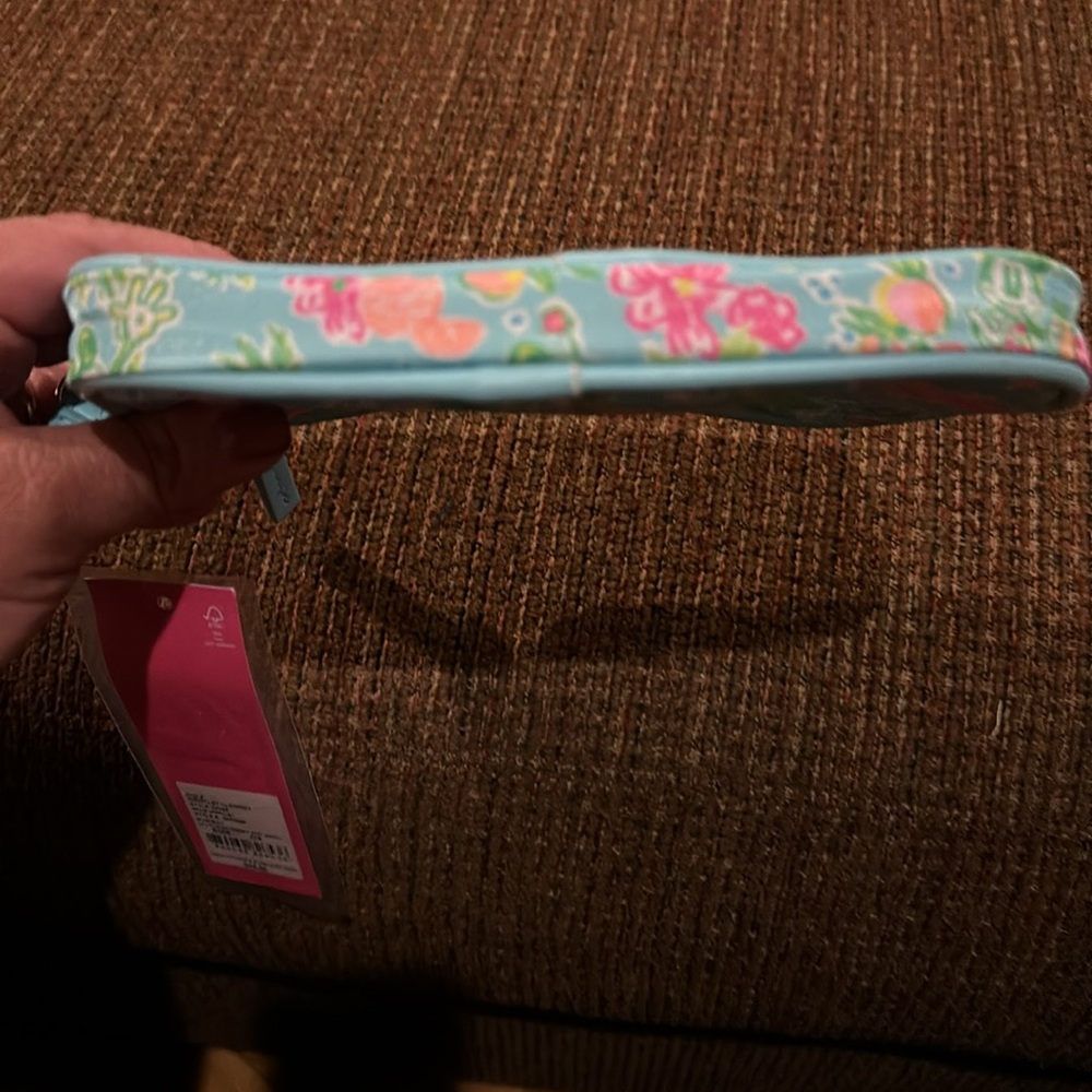 DISNEY x LILLY PULITZER Wristlet Bag Lilly Loves Disney - Picture 9 of 12